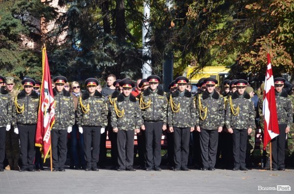 Сотні ліцеїстів склали присягу на головній площі Луцька. ФОТО