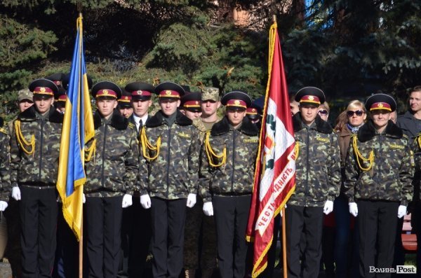 Сотні ліцеїстів склали присягу на головній площі Луцька. ФОТО