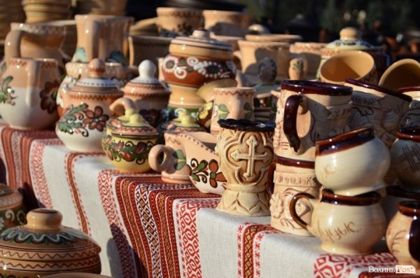 На «Різдві у Луцьку» вогнем з Віфлеєму підпалили майже 2-метрову свічку. ФОТО