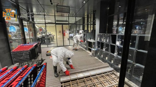 У луцькому супермаркеті виявили пакет з ртуттю: відвідувачів евакуювали. ФОТО