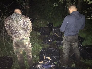 На Волині затримали двох чоловіків, які перетягували через кордон пакунки з контрабандою