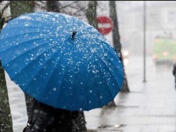 Синоптики попередили про мокрий сніг наступного тижня