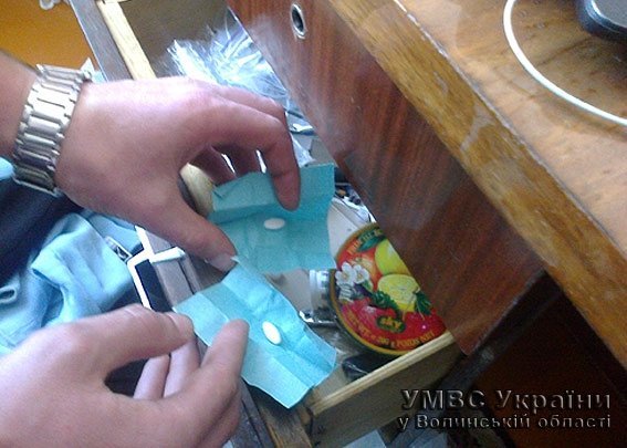 Двоє волинян «погоріли» на торгівлі наркотиками. ФОТО