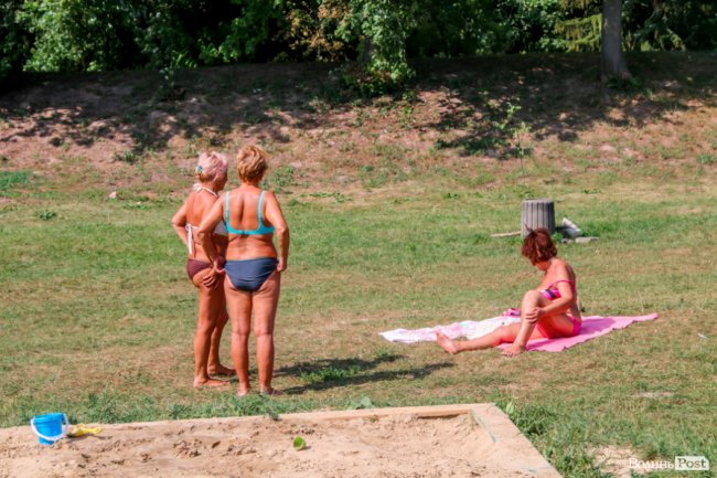 Стир, фонтани і вуличні душі: як у Луцьку рятуються від спеки. ФОТО