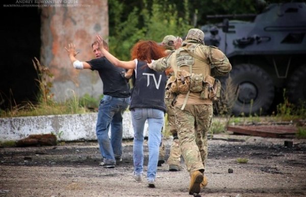 У Росії знімають фільм про те, як «укропи» катують російських журналістів. ФОТО