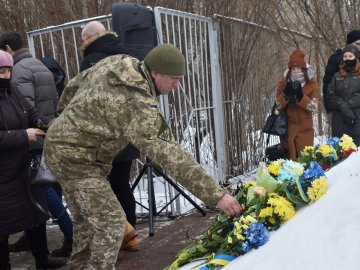 Лучани вшанували пам’ять Героїв Крут. ФОТО