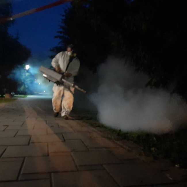 Луцький парк почали обробляти від кліщів та комарів. ФОТО