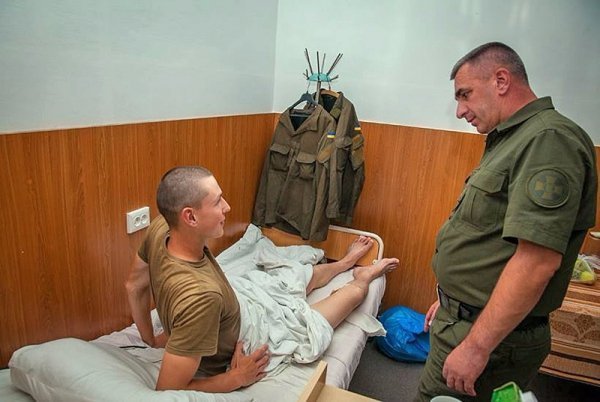 Поранених під Радою відзначили держнагородами. ФОТО