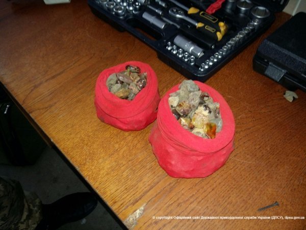 На «Ягодині» знову затримали контрабандний бурштин. ФОТО
