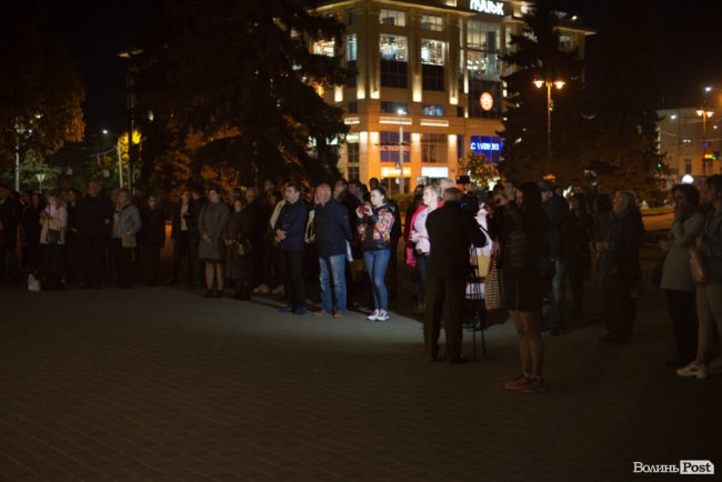 «Перша хвилина миру»: лучани вшанували полеглих воїнів. ФОТО