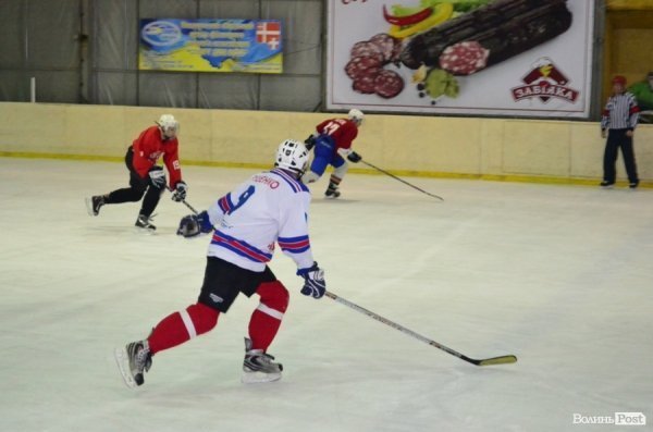 За підтримки УДАРу на Волині визначили кращих хокеїстів. ФОТО*