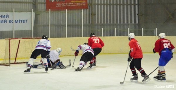 За підтримки УДАРу на Волині визначили кращих хокеїстів. ФОТО*