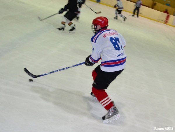 За підтримки УДАРу на Волині визначили кращих хокеїстів. ФОТО*