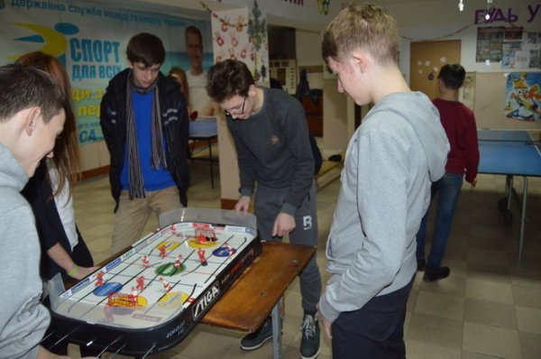 Гірки, ковзанки, шахи: «Спортивна зима» у Луцьку