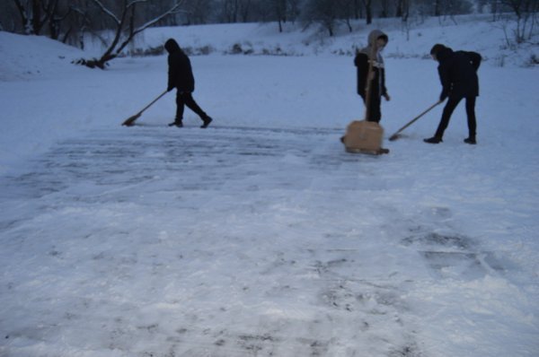 Гірки, ковзанки, шахи: «Спортивна зима» у Луцьку