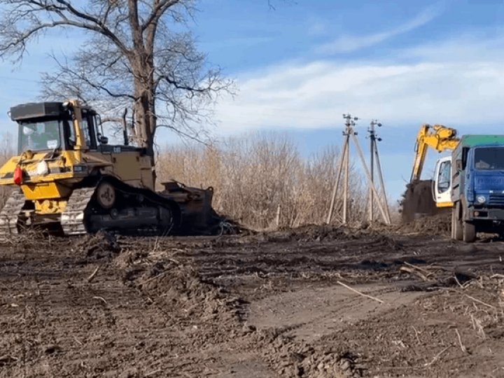 На Чернігівщині місцева влада знищила кладовище з похованнями жертв Голодомору: працюють бульдозери 