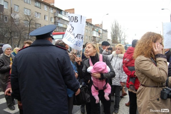 Бунт у Луцьку: як перекривали дорогу. ФОТО. ВІДЕО