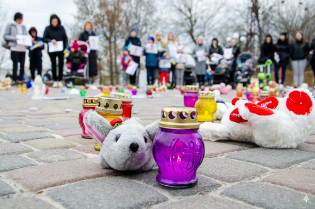 На площі у місті на Волині влаштували акцію у пам'ять про вбитих Росією дітей