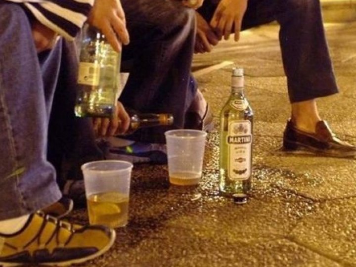 На Волині затримали двох чоловіків, які розпивали алкоголь під час комендантської години