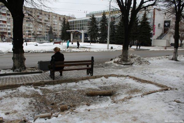 У Луцьку знесли магазин на зупинці.  ФОТО