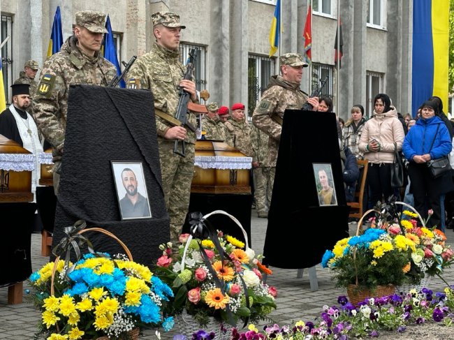 Пішли захищати свою рідну Волинь: у Ковелі попрощалися з двома Героями Олексієм Хомічом та Олексієм Стахорським