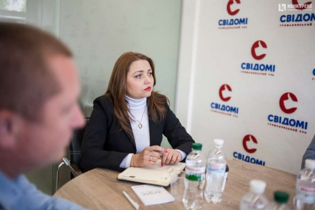 Готується до нового спалаху коронавірусу: Франція хоче, щоб волинські компанії пошили 100 мільйонів захисних костюмів