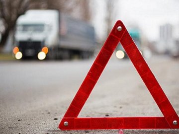 На Волині п'яний пішохід загинув під колесами вантажівки