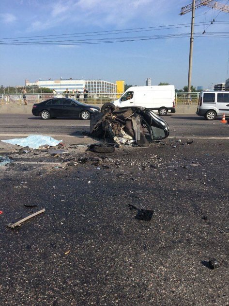 У Києві в автотрощі загинуло чотири людини, троє – у лікарні