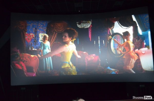 «Попелюшка»: у Луцьку показали старі казки в новому форматі. ФОТО