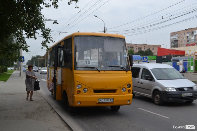 Рейд у маршрутках та тролейбусах: як у Луцьку ловили «зайців» та скількох оштрафували. ФОТО