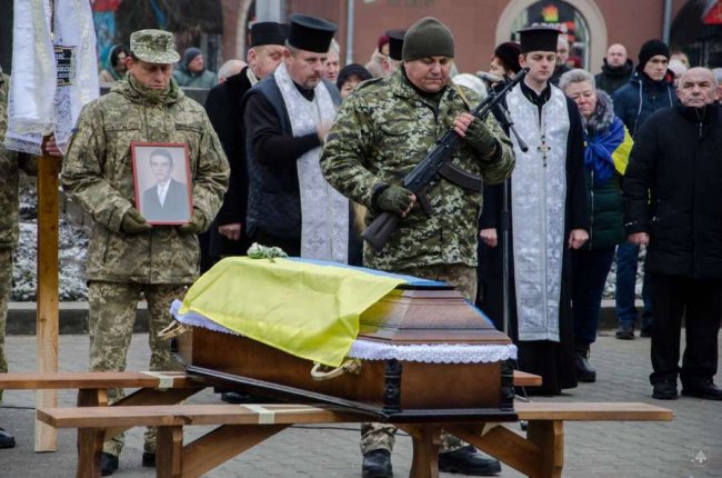 Нововолинськ попрощався із 4 загиблими захисниками. ФОТО