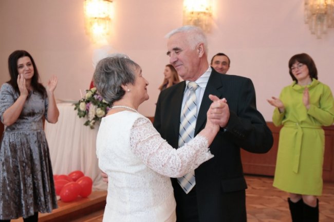 У Луцьку подружжя побралося вдруге через 50 років. ФОТО