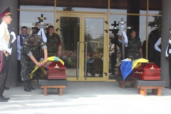  У Луцьку прощалися з загиблими айдарівцями. ФОТО