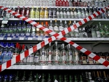 Продавця луцького магазину спіймали на порушенні