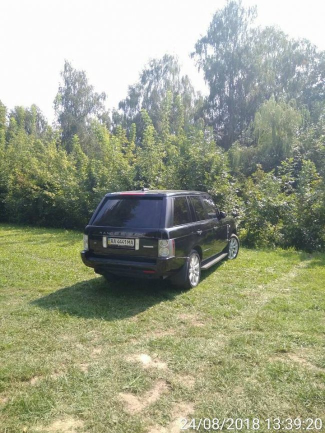 Буси, джипи, «бляхи»: у луцькому парку штрафували автоандонів. ФОТО