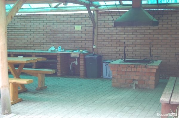 Велика альтанка з мангалом