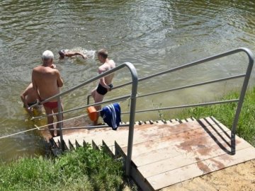 Лучани просять почистити Стир і поставити більше смітників на пляжах