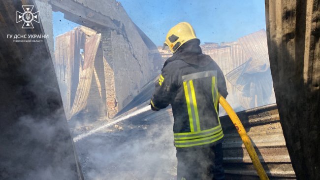 У Луцькому районі горів столярний цех. ФОТО