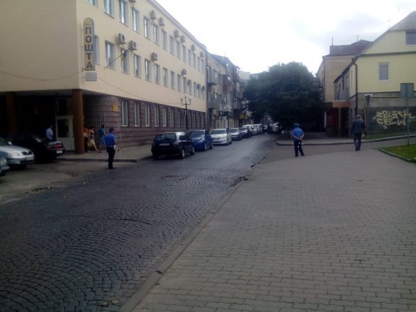 Яценюк приїхав у Луцьк: зник дорожній знак. ФОТО. ВІДЕО