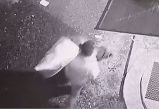 У Києві чоловік замотав у ковдру і закопав 24-річну співмешканку