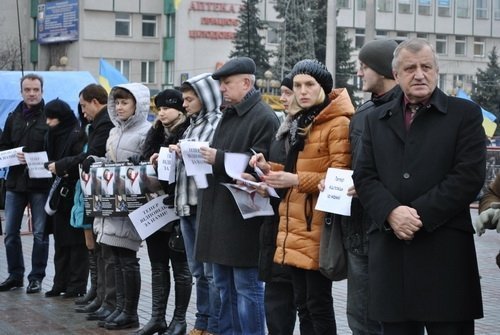 Акції на підтримку Чорновол в Рівному та Івано-Франківську. ФОТО