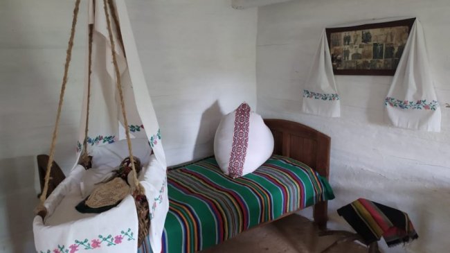 У Рокинях відновили дерев’яну хату, якій понад 150 років. ВІДЕО