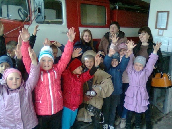 Рятувальники влаштували екскурсію пожежною частиною турійським школярам. ФОТО