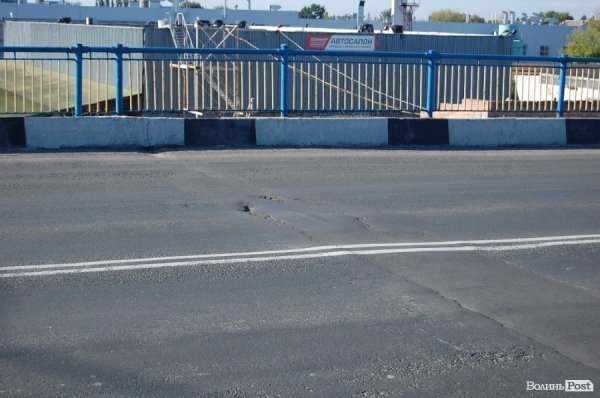 Луцькі «мости на мільйон» сипляться. ФОТО