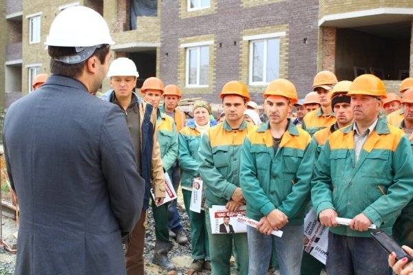 «Один з перших моїх законопроектів стосуватиметься житла для молоді», – кандидат у народні депутати Іванюк *