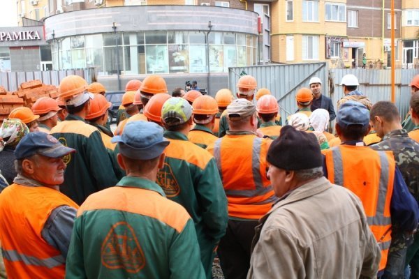 «Один з перших моїх законопроектів стосуватиметься житла для молоді», – кандидат у народні депутати Іванюк *