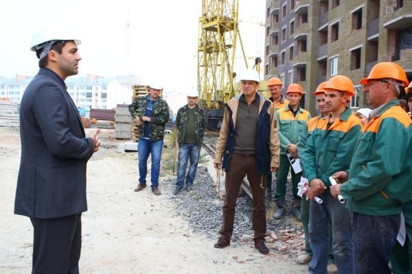 «Один з перших моїх законопроектів стосуватиметься житла для молоді», – кандидат у народні депутати Іванюк *