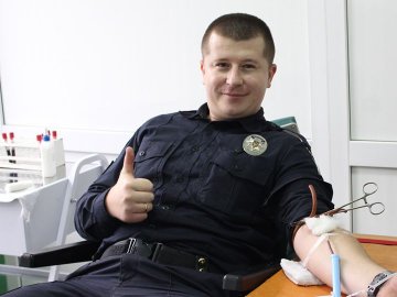 Волинські патрульні здали кров для постраждалих в ДТП