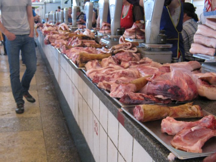 Ціни на м'ясо шалено ростуть: на ринку Луцька – ажіотаж