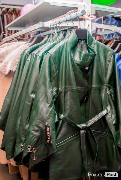 Магазин «Steel» у центрі Луцька пропонує шалені знижки на шкіру та хутро*